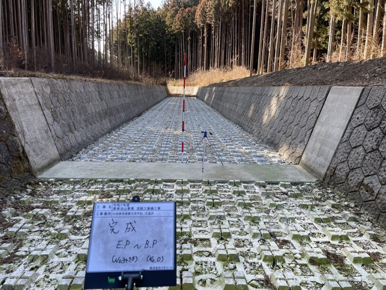 令和7年度県単治山事業　流路工修繕工事イメージ